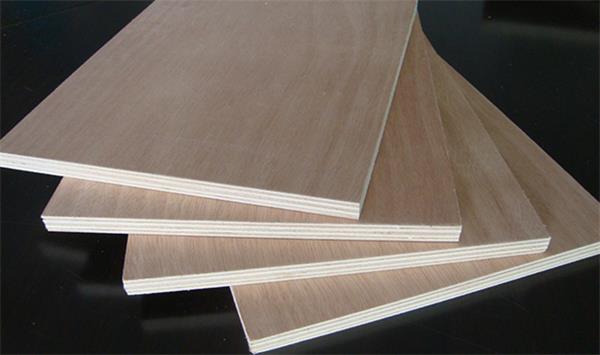 Okoume plywood surface